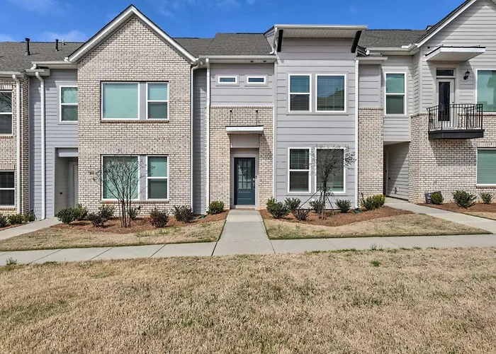 Modern Home 2 Mi To Downtown And Panthers Stadium!